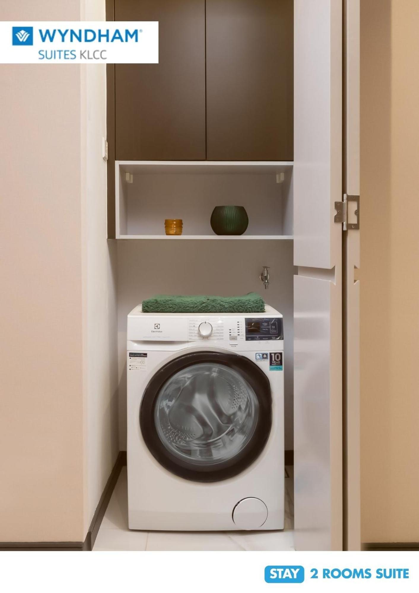 Wyndham Suites Klcc Куала-Лумпур Номер фото A washing machine